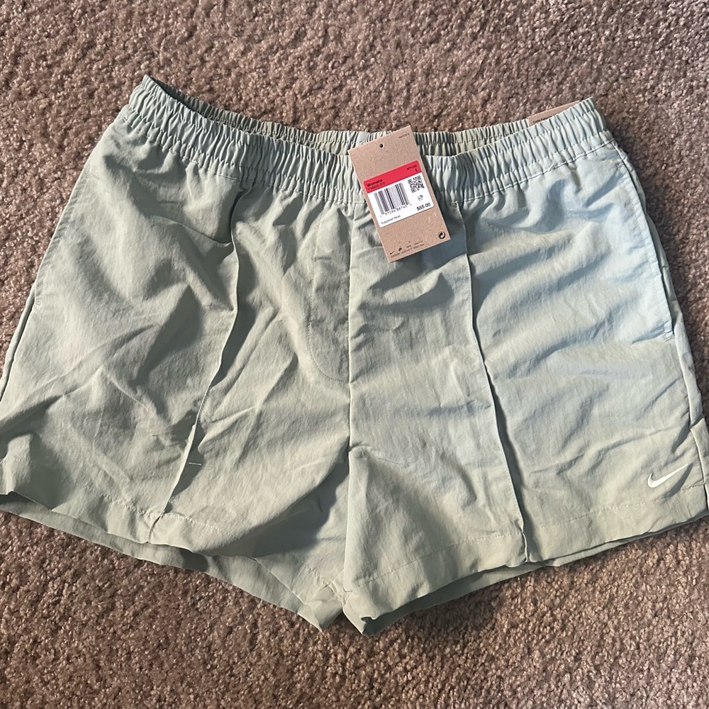 Nike Jade Green Women’s 5” Mid-Rise Shorts, L